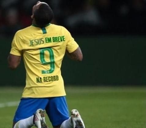 Atores repercutem foto de Gabriel Jesus divulgando nova novela da Record