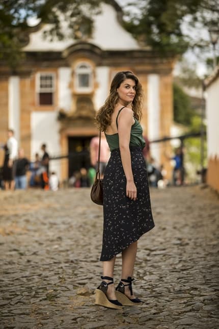 Alinne Moraes como Isabel durante gravação em Tiradentes (Foto: Globo/João Miguel Júnior) Alinne Moraes como Isabel durante gravação em Tiradentes (Foto: Globo/João Miguel Júnior)
