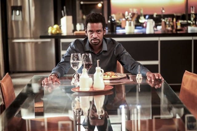 Segundo Sol: Com sede de vingança, Roberval humilha Cacau no altar