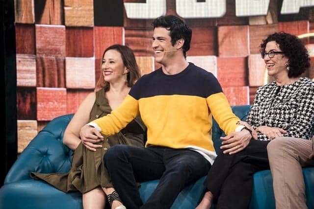 Mateus Solano com a esposa, Paula, e a mãe, Miriam (Foto: Globo/João Miguel Júnior)