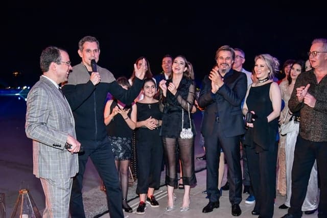 Autor, diretor e elenco na festa de lançamento (Foto: Globo/Rafael Campos)