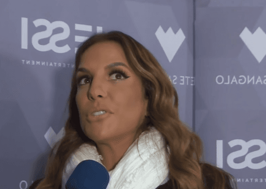 Ivete Sangalo dá show de simpatia em aeroporto no Rio de Janeiro
