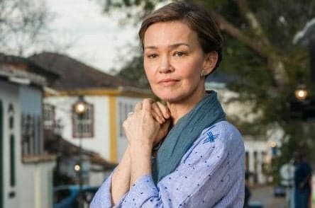 Julia Lemmertz retorna às novelas em Espelho da Vida; conheça sua personagem