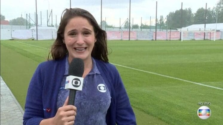 Repórter da Globo é surpreendida na Rússia e passa sufoco ao vivo