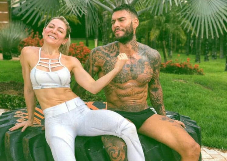 Mãe de Lucas Lucco choca com antes e depois e seguidores se espantam: "Que mágica é essa?"