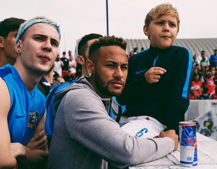 Fã faz declaração para Neymar e impressiona internautas