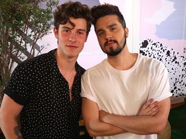 Luan Santana posa com Shawn Mendes no Villa Mix Festival (Foto: Reprodução/Instagram) Luan Santana posa com Shawn Mendes no Villa Mix Festival (Foto: Reprodução/Instagram)