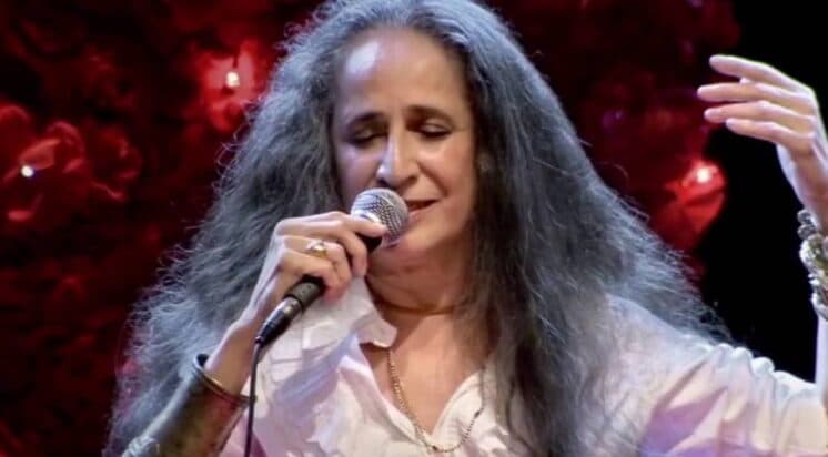 Cantora Maria Bethânia é internada em hospital do Rio de Janeiro