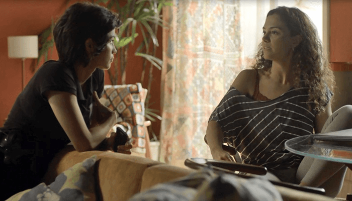 Segundo Sol: Maura discute com Selma e as duas brigam por causa do filho