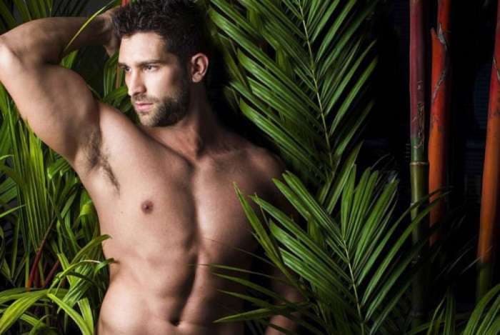 Jonathan Dobal é o modelo que aparece beijando Nego do Borel (Foto: Reprodução)