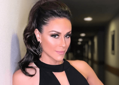 Nadja Haddad quebra protocolo, fala sobre vida pessoal e revela quando terá filhos