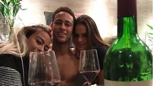 Irmã de Neymar fala sobre casamento e diz achar que o irmão casa primeiro