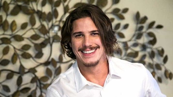 Após ser visto em clima de romance com atriz da Globo, Rômulo Neto abre o jogo e fala sobre relação