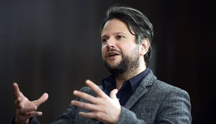Tentando emplacar novo projeto na Globo, Selton Mello volta a ser "testado" como diretor na TV paga