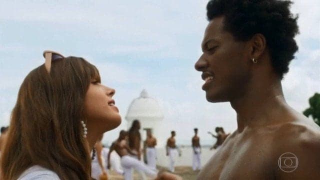 Giovanna Lancellotti abre jogo e fala de acusação de racismo em cena de sexo com ator negro em Segundo Sol