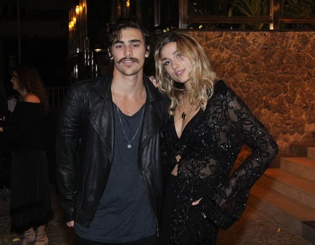 De férias no Brasil, Sasha Meneghel curte festa de Marina Ruy Barbosa na companhia do namorado