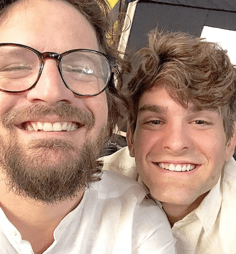 Cantor Saulo posta foto com filho e seguidores comparam com personagens de Segundo Sol