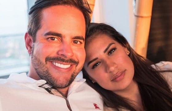Simone confessa que tentará engravidar novamente e compra sapatinho para o futuro filho