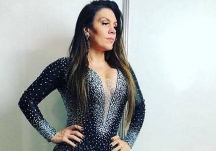 Completando 42 anos, Simony festeja boa forma física: "Estou muito feliz com o meu corpo''