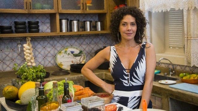 Aos 40 anos, Fabíula Nascimento defende sua personagem Cacau e desabafa: "Ela é uma mulher livre"