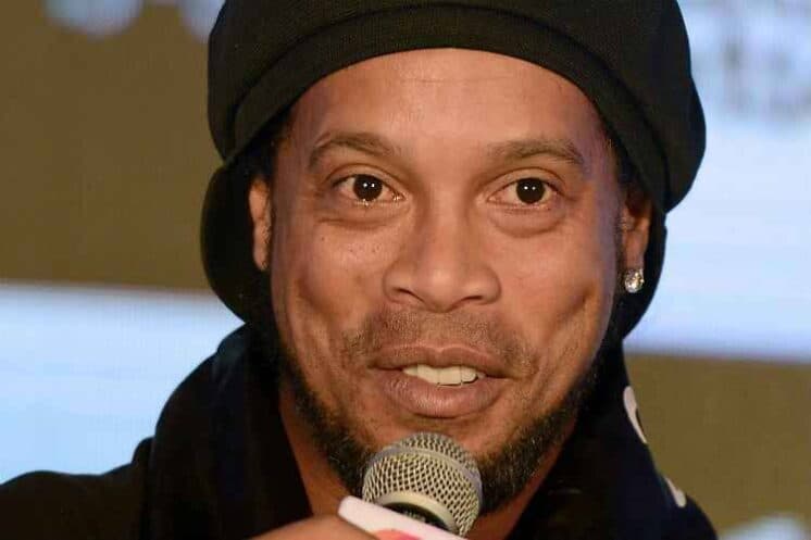 Ronaldinho Gaúcho deixa o Brasil, vai para os Estados Unidos e noivas são deixadas de lado
