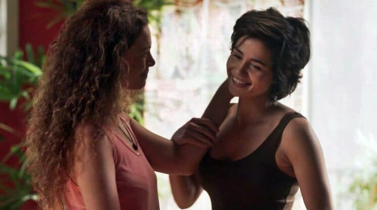 Após beijo lésbico em Segundo Sol, atriz se manifesta e comemora