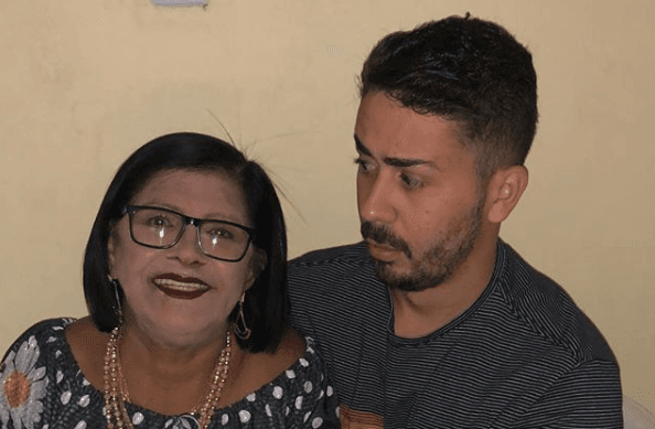 Mãe biológica de Carlinhos Maia reaparece, ele se revolta e revela 'história cabeluda'