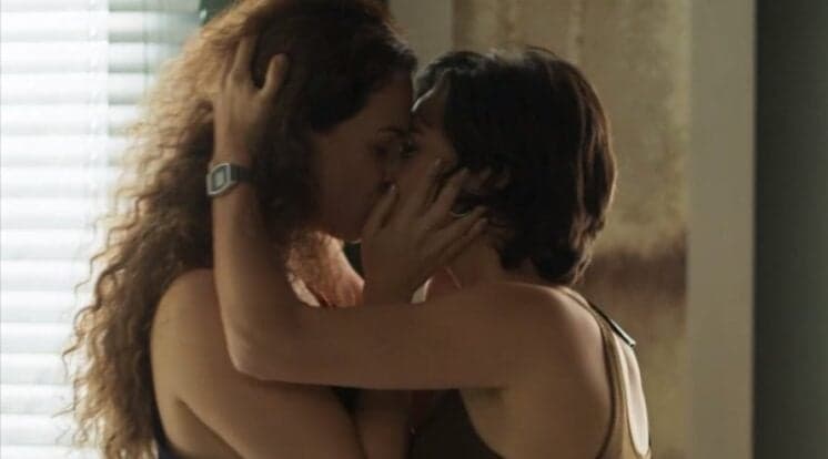 Segundo Sol surpreende com beijo lésbico e copia estratégia de O Outro Lado do Paraíso