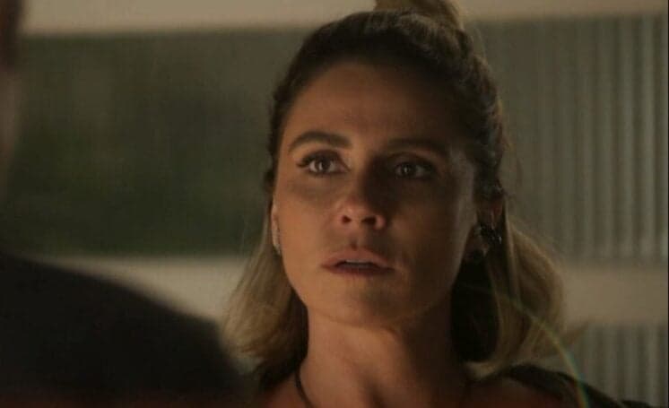 Luzia é roubada em Segundo Sol e ameaça o ladrão: "Vou acabar com a sua raça"