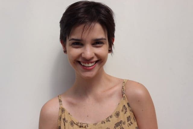 Atriz de Chiquititas tem foto nua apagada no Instagram e dispara: "Mamilofobia"