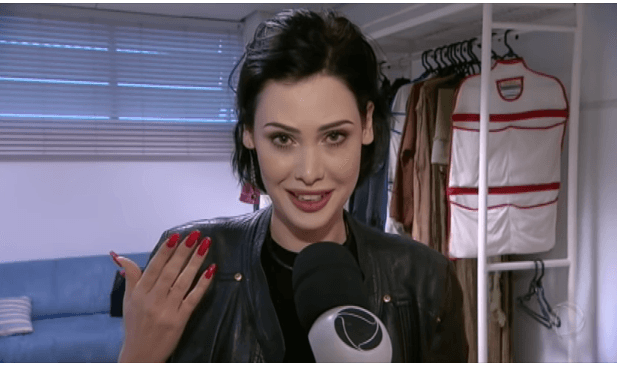 Atriz da Record aparece com sangue pelo corpo, revela procedimento e conta o que está acontecendo