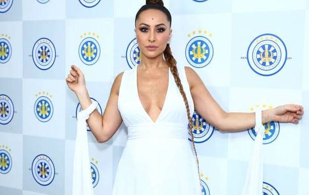 Grávida, Sabrina Sato posa nua, exibe barrigão e dá o que falar