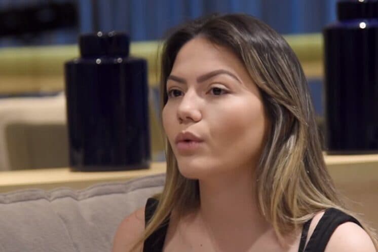 Sarah Poncio posa ao lado do marido e filhos e desabafa: "O ano mais difícil da minha vida"