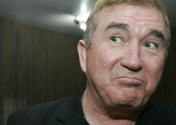Amado Batista se envolve em polêmica com fãs: "Tira a mão de mim"
