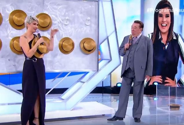 Raul Gil surpreende e decide tirar do ar o quadro Pra Quem Você Tira o Chapéu