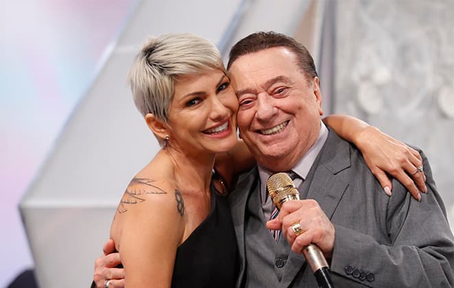 No Raul Gil, Antônia Fontenelle faz revelações e não tira chapéu para Faustão
