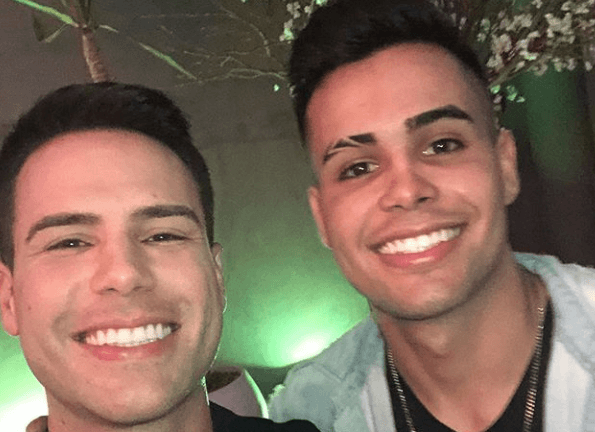 Considerados gêmeos, Luiz Bacci surge ao lado de famoso funkeiro e 'dá tilt' na web