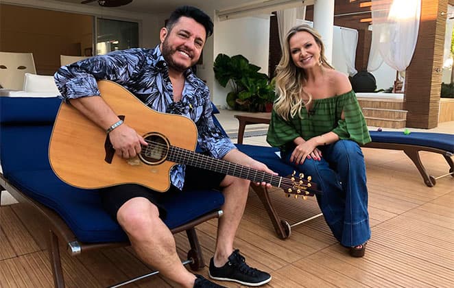 Bruno, da dupla com Marrone, mostra sua mansão e se emociona muito na Eliana. Veja imagens
