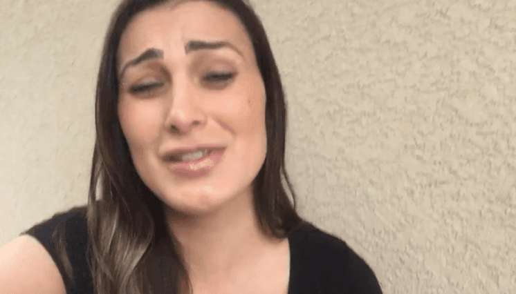 Andressa Urach come pão mofado, ora e recebe milagre de Deus