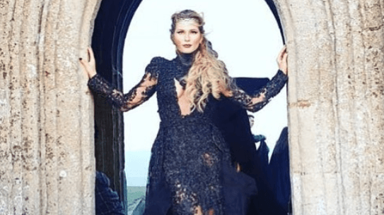 Lívia Andrade expõe vida íntima, mostra fotos do seu casamento e explica porque usou uma vassoura na cerimônia
