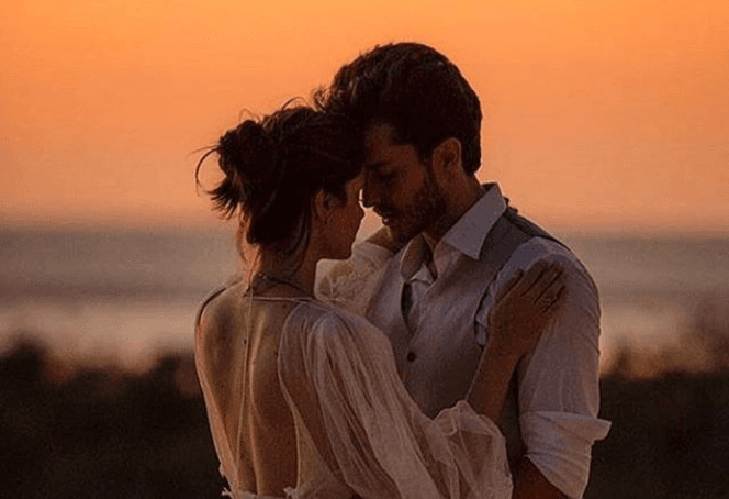 Após casamento, Camila Queiroz e Klebber Toledo voltam a trocar declarações de amor nas redes sociais