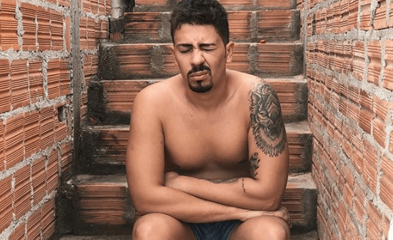 Carlinhos Maia manda recado após mãe biológica aparecer pedindo dinheiro: "Não sinto amor por você e nem por sua família"