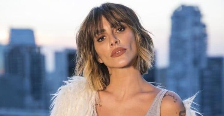 Cleo Pires posa de cara lavada e arranca elogios de internautas