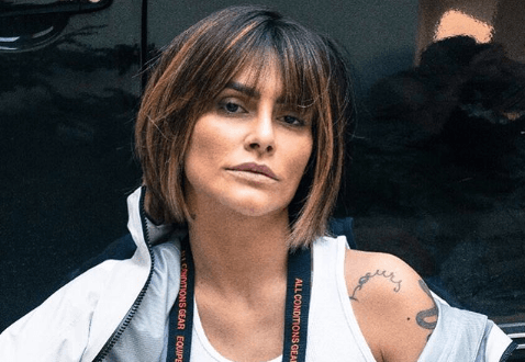 Incomodada com as criticas, Cleo Pires faz desabafo e manda recado: "Thanks haters''