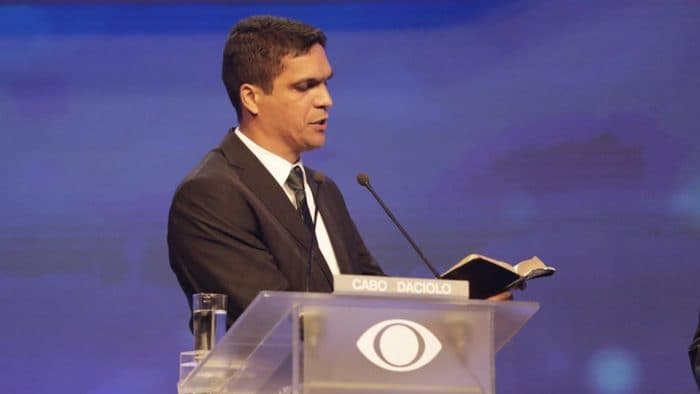 Cabo Daciolo chegou a ler trecho da Bíblia no Debate da Band (Foto: Divulgação/Band)