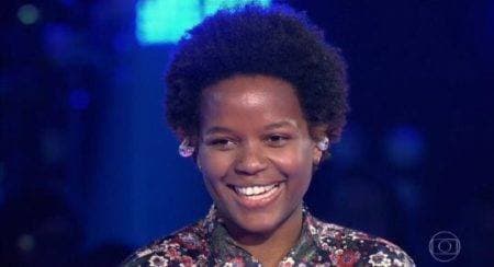 Cantora de metrô, Priscila Tossan choca a todos no The Voice e leva público ao delírio