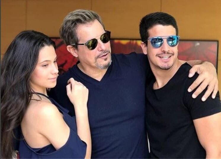 Edson Celulari posa com os filhos e comenta relação com herdeiros
