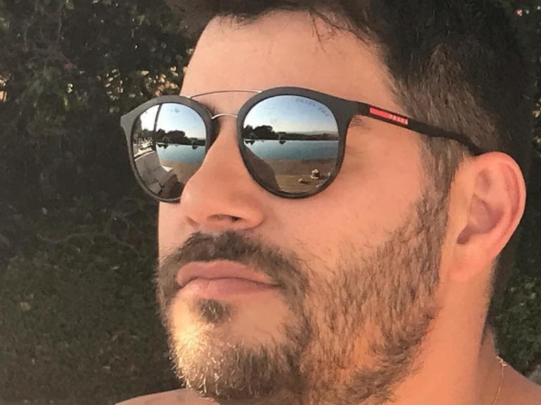 Evaristo Costa adota visual exótico para sua volta à televisão e gera conflito entre os fãs