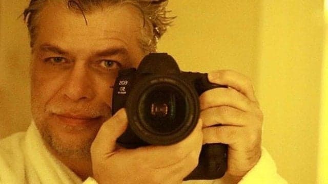 Por meio de uma selfie, Fábio Assunção promove reaproximação entre artista de rua e sua mãe