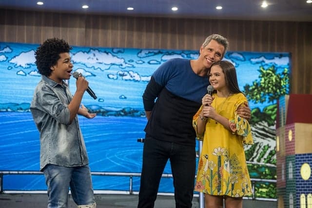 Mel Maia e JP Rufino vão apresentar edição especial do Tamanho Família na Globo